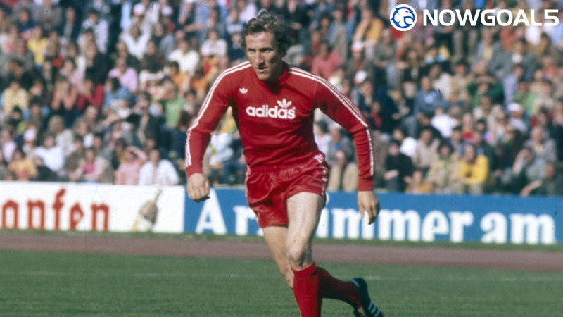 Hans-Georg Schwarzenbeck có sự nghiệp viên mãn với Bayern Munich