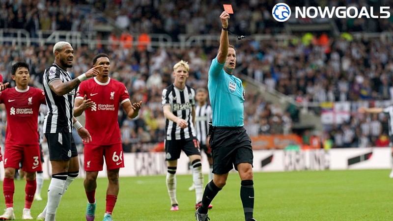 Van Djik nhận thẻ đỏ trong màn so tài với Newcastle